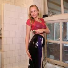 eileenvogel: W366 Eileen in Fila pants and pink shirt dunking