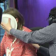 mad_mick_at: Lady pied at British radio-show (non-yt-clip find)