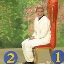 mad_mick_at: Italian 90s-Show: Game with a pie-in-the-face-forfeit (non yt-find)