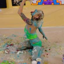 messyhot: Chikkin Sits in a Massive Cake Making a Huge Mess 4k