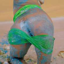 messyhot: Chikkin Sits in a Massive Cake Making a Huge Mess 4k
