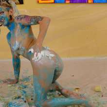 messyhot: Chikkin Sits in a Massive Cake Making a Huge Mess 4k