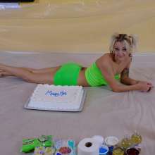 messyhot: Chikkin Sits in a Massive Cake Making a Huge Mess 4k