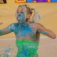 messyhot: Chikkin Sits in a Massive Cake Making a Huge Mess 4k