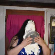 JD and Messy Andi: Messy Andi's 1st Pieing!
