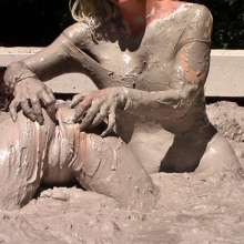 FOXY: Lesbians in mud. Video