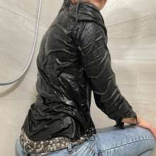 Nic: Shower in Jeans and Ankle Boots