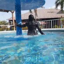 WetPlace: Jazminss Enjoying In Pool Fully-Clothed