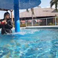 WetPlace: Jazminss Enjoying In Pool Fully-Clothed