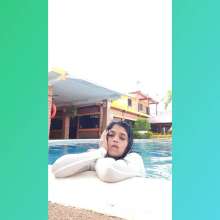 WetPlace: Jazminss Having Fun In The Pool