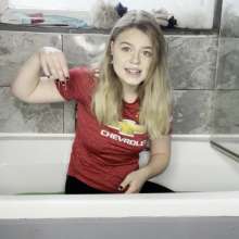 TheGungeZone: Leah's Messy Slime Bath