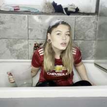 TheGungeZone: Leah's Messy Slime Bath