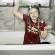 TheGungeZone: Leah's Messy Slime Bath