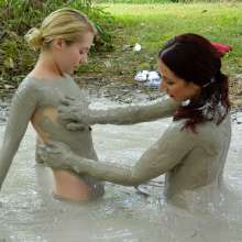 dlodoski: Mud Spa--Jordana and Odette (photos)