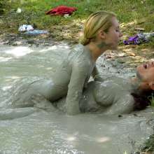 dlodoski: Mud Spa--Jordana and Odette (photos)
