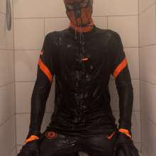 vro: Sportswear Puppy Taking a Shower