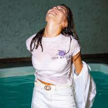 wet.look.me: Wetlook girl in white clothes get wet in Pool | Wetlook.biz