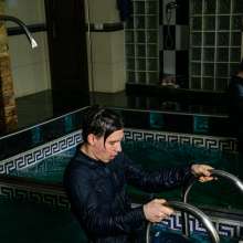 wet.look.me: Wetlook Business Man in tight jeans | Wetlook.biz