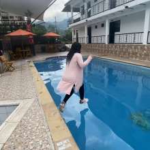 wet.look.me: Wetlook Sport Girl in Leggings in Outdoor Pool get wet | Wetlook.biz