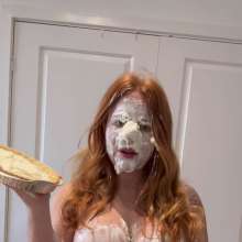 TheGungeZone: Amber's Messy Pie Fun