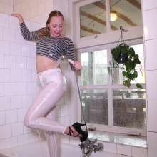 WetPlace: Beautiful Eileen Shower In White Jeans