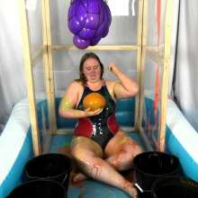 CheekyLuna: Cheekyluna's Gunge Balloon Popping In Two Tone Swimsuit