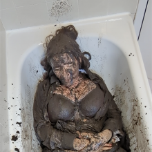 FSChloe: Chloe And The Mudbath