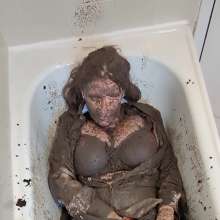 FSChloe: Chloe And The Mudbath