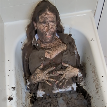 FSChloe: Chloe And The Mudbath