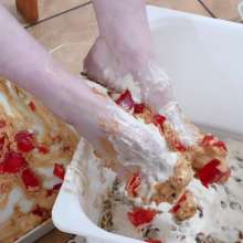 Lara_eurowam: Detti's Food Guessing with Feet Challenge