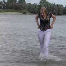 Wamtastic Jessica: Eileen's White Jeans!