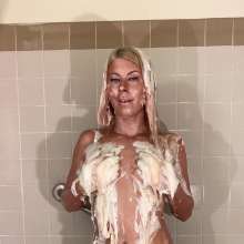 RevSlymsford: Kayden Is Goldbatter!  Uses Gold Paint Then Cake Batter