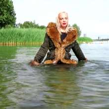 Wamtastic Jessica: Kyra's Winter Wetness!