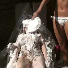 RevSlymsford: Messy Jessie Pied By Dede Whilst Sunbathing