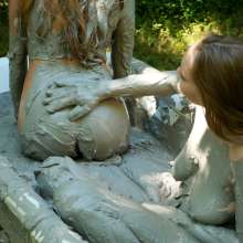 dlodoski: Friendly in the Mud Tub--Saraliz and Little Mina (Photos)