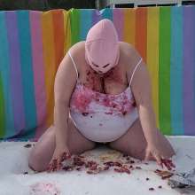 The_Intrigued_WAMers: Mrs Solo in the Snow with a Berry Pie