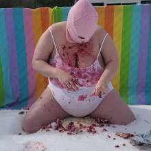 The_Intrigued_WAMers: Mrs Solo in the Snow with a Berry Pie