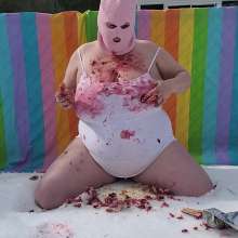 The_Intrigued_WAMers: Mrs Solo in the Snow with a Berry Pie