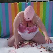 The_Intrigued_WAMers: Mrs Solo in the Snow with a Berry Pie