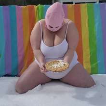The_Intrigued_WAMers: Mrs Solo in the Snow with a Berry Pie