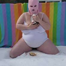 The_Intrigued_WAMers: Mrs Solo in the Snow with a Berry Pie