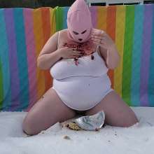 The_Intrigued_WAMers: Mrs Solo in the Snow with a Berry Pie