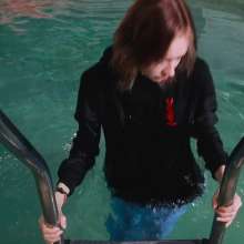 Wet Live Team: Prolonged Soaking in the Pool and Shower Is a Casual Look
