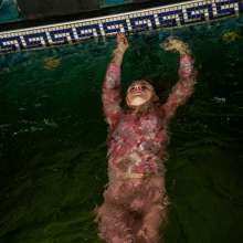 wet.look.me: Wetlook girl in the pool with her clothes on | Wetlook.biz