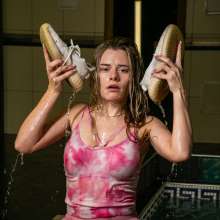 wet.look.me: Wetlook girl in the pool with her clothes on | Wetlook.biz