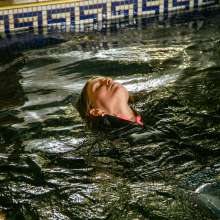wet.look.me: Wetlook girl in Jeans swimming in the pool | Wetlook.biz