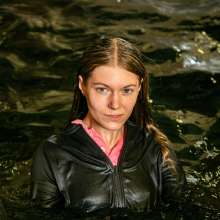 wet.look.me: Wetlook girl in Jeans swimming in the pool | Wetlook.biz