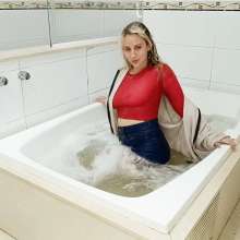 wet.look.me: Wetlook girl in jeans shorts gets wet in Bath | Wetlook.biz