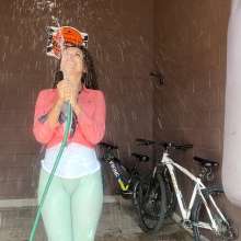 wet.look.me: Wetlook girl gets wet in white leggings | Wetlook.biz