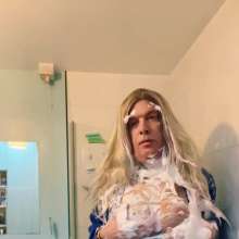 Kelly-Le-Frock: Foam Play and Wetlook Shower Finish (tits and Cock) TS